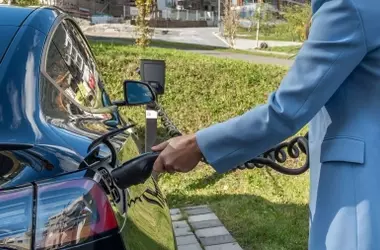 Coches Eléctricos en la UE: Un Crecimiento Explosivo que Supera a España