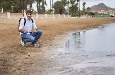 «Misses y Medusas»: Revelando la Degradación del Mar Menor