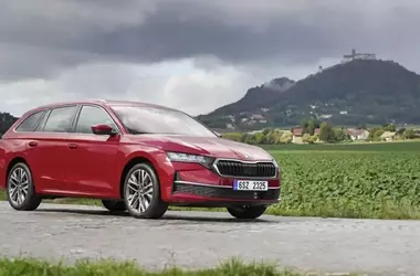 Škoda Octavia Híbrido Completo: Innovación sin Recarga Externa