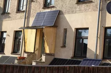 California Adopta la Energía Solar Enchufable: Un Nuevo Horizonte Energético para los Inquilinos