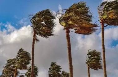 Pronóstico Meteorológico: Vientos Intensos y Lluvias en el Norte Peninsular, Inestabilidad en Canarias