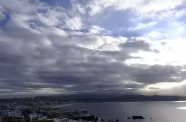 Contrastes climáticos en España: Estabilidad peninsular y lluvias intensas en Canarias