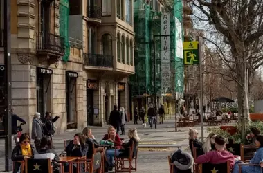 Estabilidad Climática y Temperaturas Suaves Predominan en España, con Contrastes Regionales