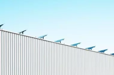 Nuevas Directrices Gubernamentales para Centros de Datos en España: Flexibilidad y Compromiso con Energías Renovables