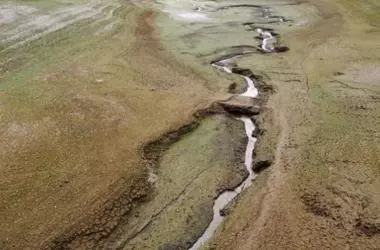Sequía extrema en Inglaterra: 13 embalses en mínimos históricos y la reaparición de un puente sumergido